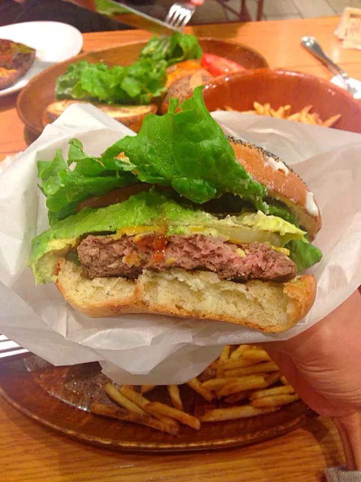 Avocado cheese burger|sirakorn owadaさん