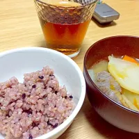 Snapdishの料理写真:玄米と豚汁|みかちゃん。さん