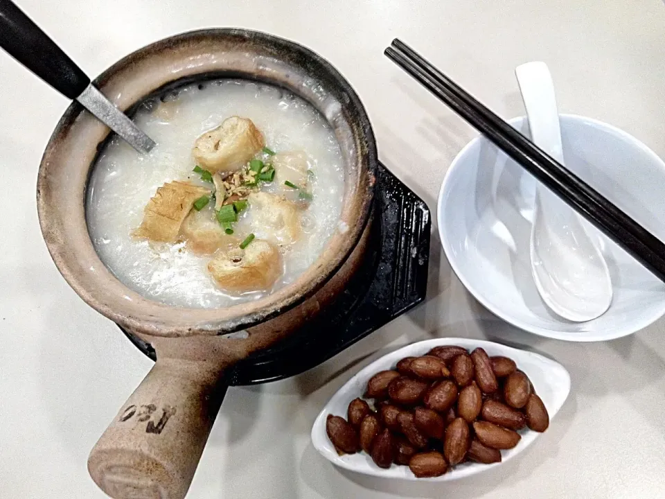 Dried Scallop Porridge with streamed fragrant peanuts|秋平さん