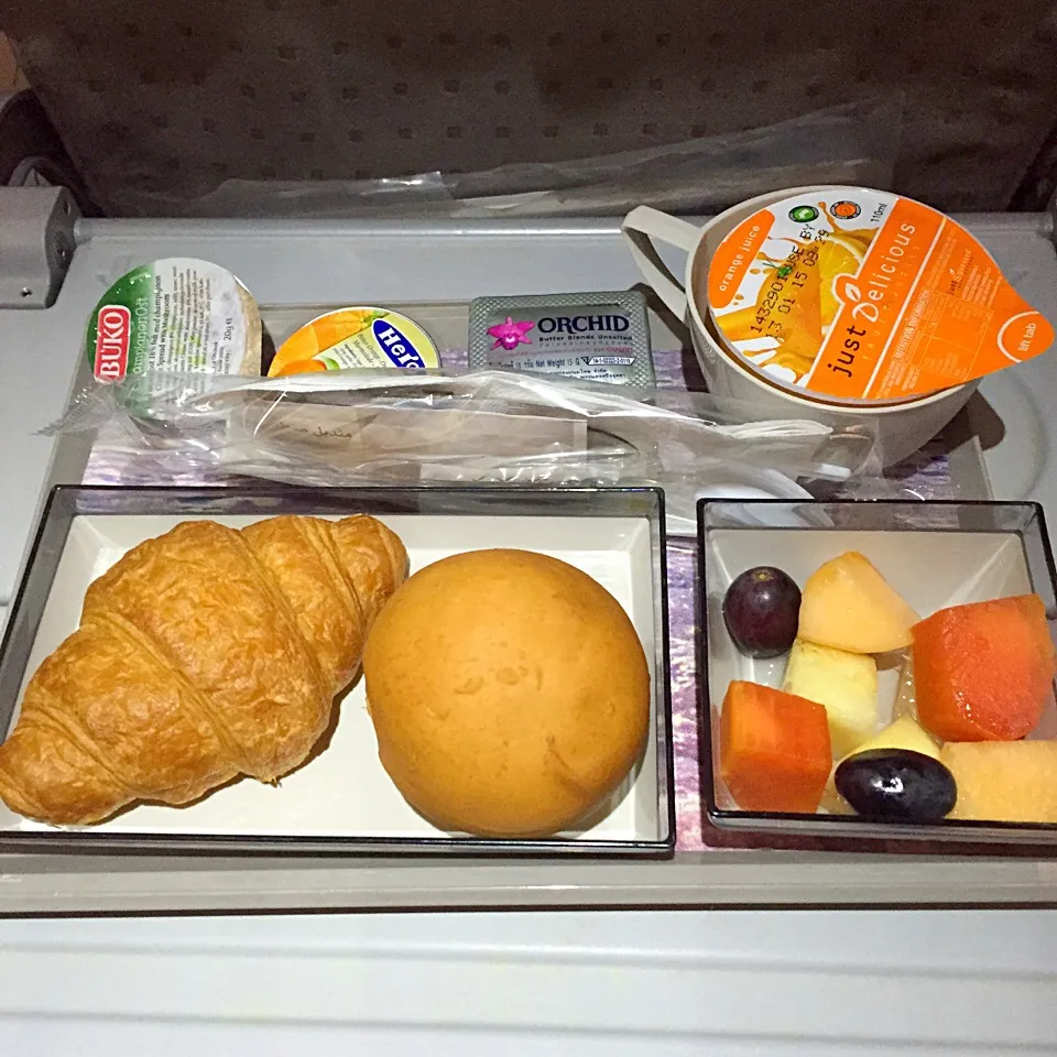 flight meal of RJ181 BKK-AMM|maixx ใหม่さん