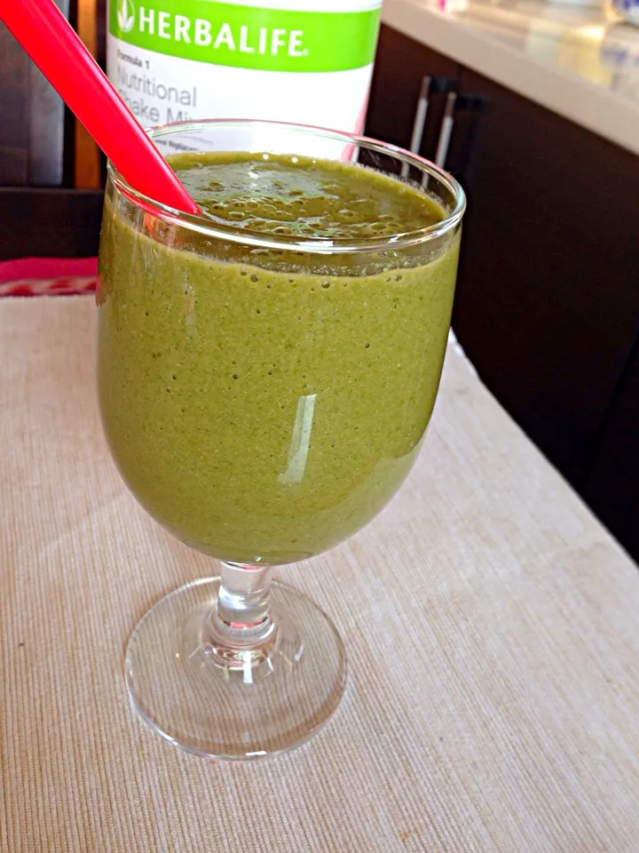 Snapdishの料理写真:Green smoothie with protein|viviさん