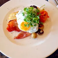 Egg with Bacon on toast|Foodiesさん