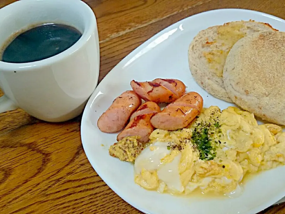 ゆっくり朝食♡|ヤッチさん