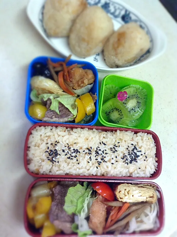 Today's JK&Honey lunch box. フグ飯炊いたらハニーがお弁当にしてくれとw|hoppycowさん