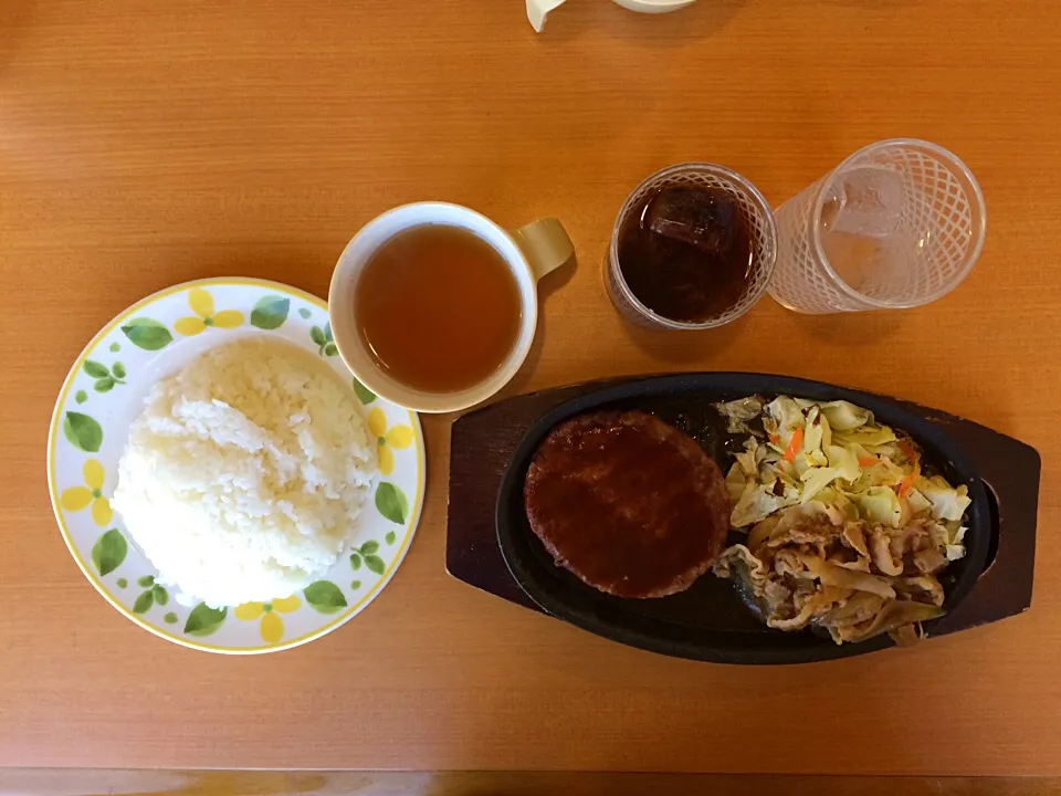 Snapdishの料理写真:ハンバーグ&ポーク焼肉ランチ|ばーさんさん