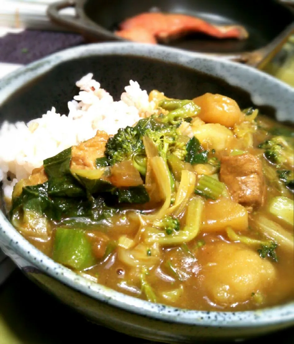 Snapdishの料理写真:色んな野菜たっぷりカレー(お節も良いけど…)|トミーサクさん