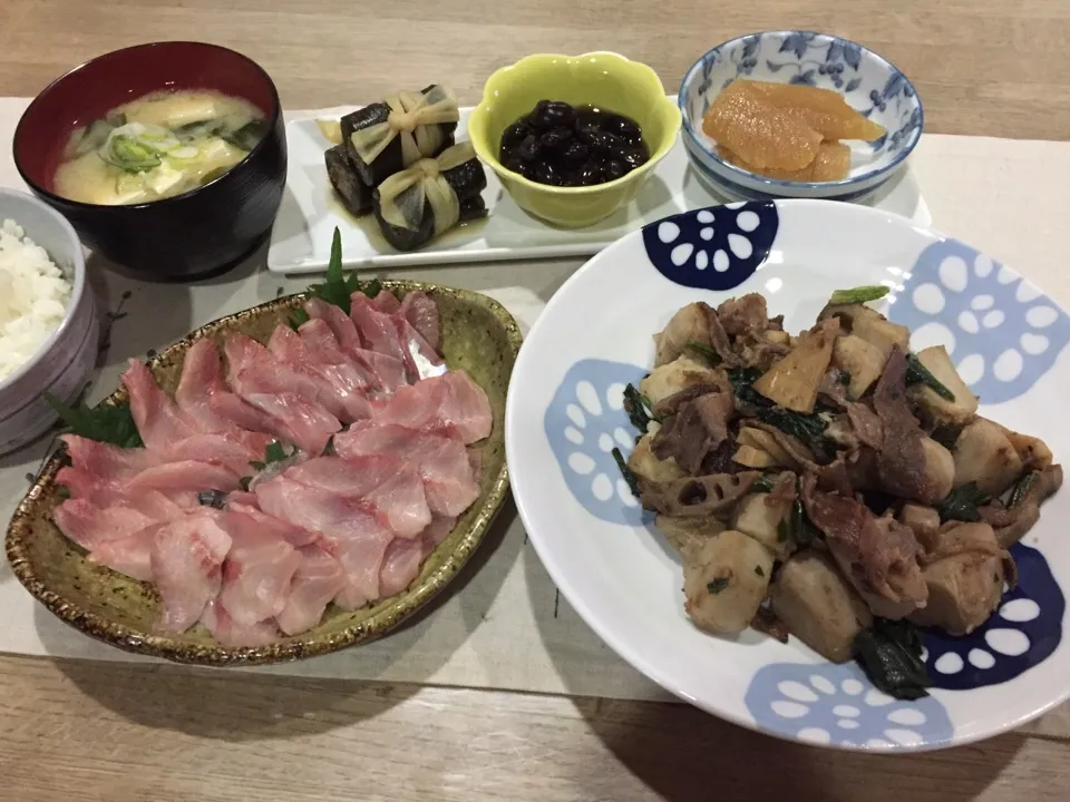 ニシンの刺身・うま煮リメイク京芋レンコン筍と牛肉の甘辛炒め・黒豆昆布巻き数の子・豆腐ワカメの味噌汁|まーままさん