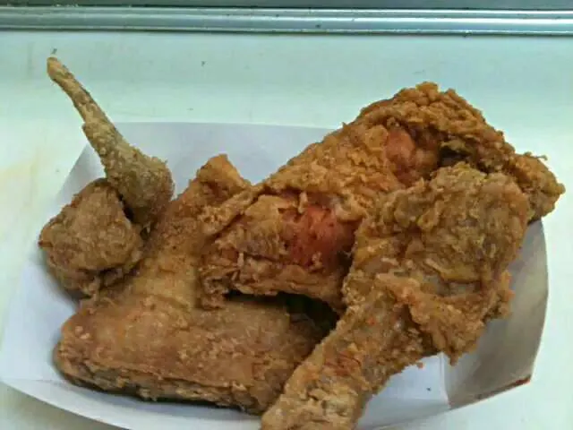 Yesssssss 😊😊😊 Hot Spicy Fried #Chicken 
 #Box lunch/Deli from Feliciana Seafood in St Francisville Louisiana #Meat/Poultry #Snack/Teatime 😋 💯 #Main dish 😊|Alisha GodsglamGirl Matthewsさん