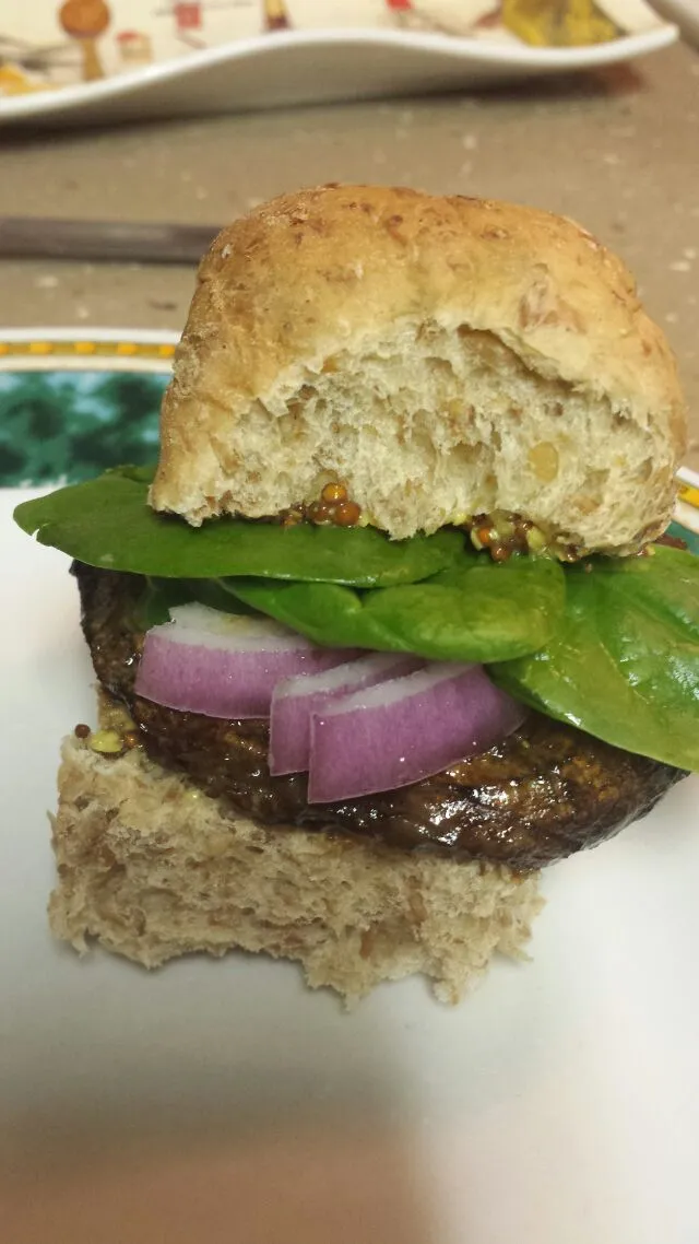 Grilled mushroom sliders #mushrooms #sliders #sandwich #grilledmushroom #vegan #vegetarian #foodpic #foodie #foodporn #foodgasm|Culinary Kissesさん