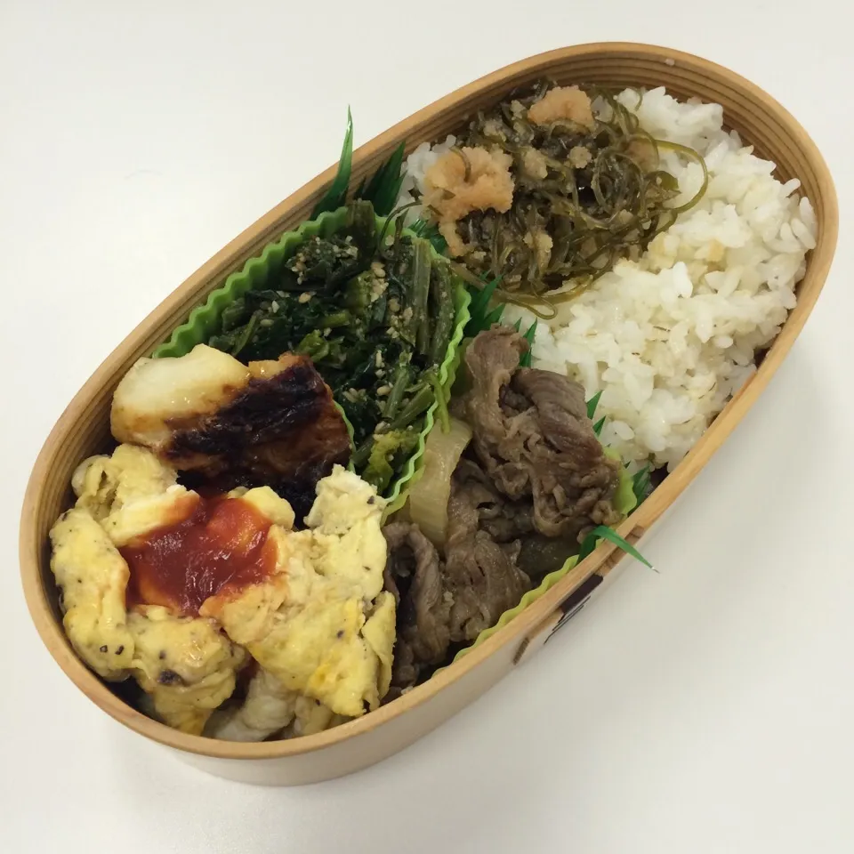 弁当（牛すき焼き風、赤魚西京焼き、オムレツ、ほうれん草ゴマ和え、明太昆布）|SasaMasa213さん