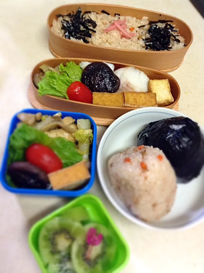 Today's lunch box. おせちの残りのきんぴらと酢蓮を刻んで簡単ちらし寿司に。|hoppycowさん