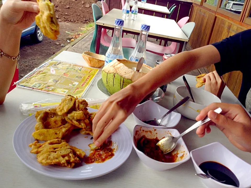 Snapdishの料理写真:Pisang Goreng|Bambang Budiono Tjioさん