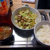 Snapdishの料理写真:キャベツのひき肉炒め|sugiさん