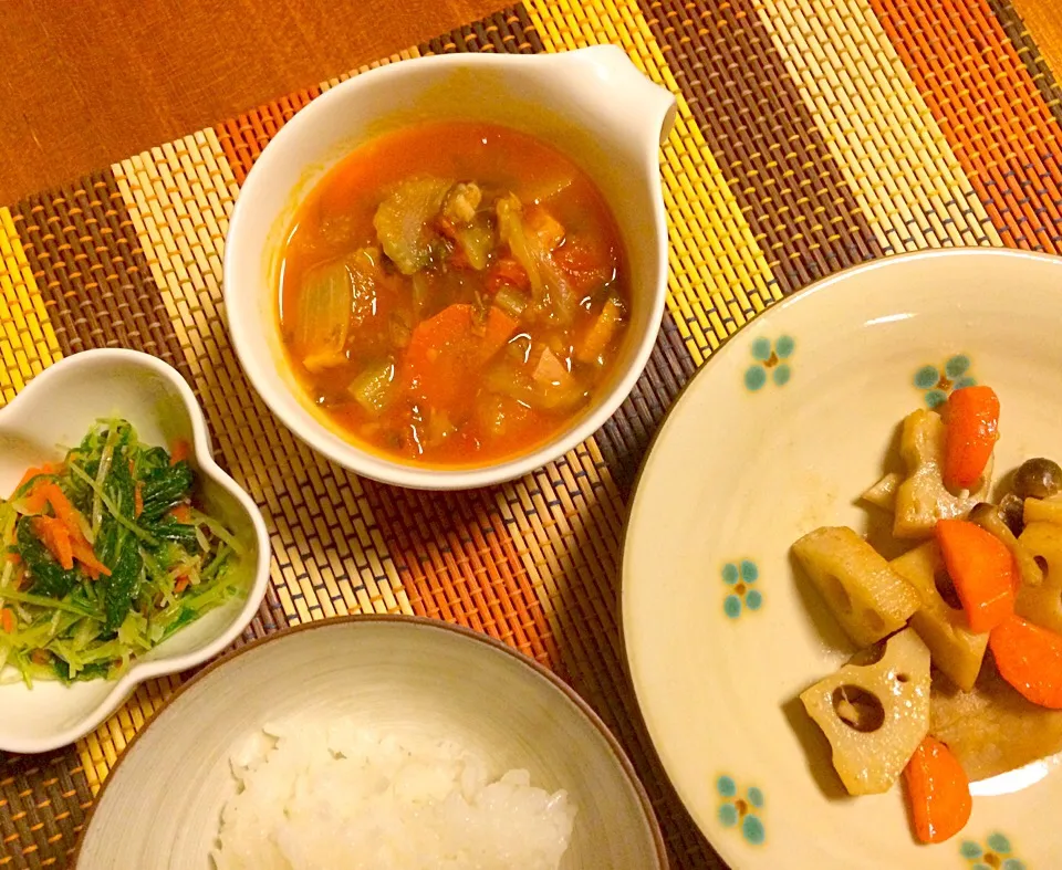 豚肉とれんこんのバタポン炒め、水菜の胡麻和え、トマトスープは昨日の残り(^_^;)|あんなさん