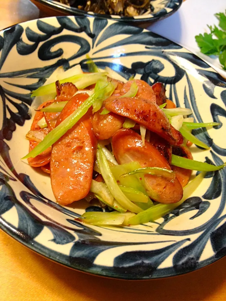 ポチギとセロリの炒め物|沖縄「ピロピロ」ライフさん