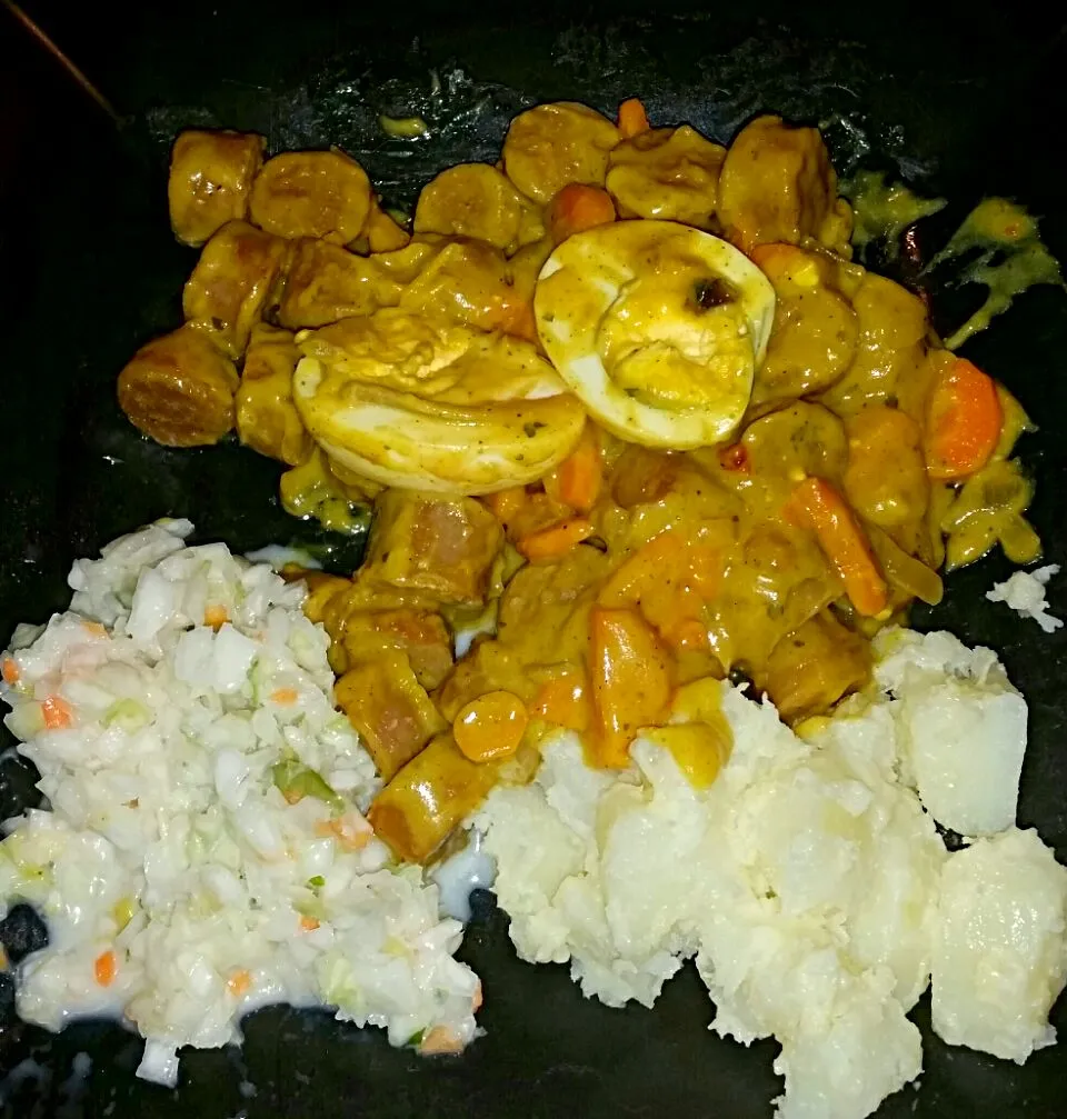 Curried Sausages with Mash potato and coleslaw|Nicki Waltonさん