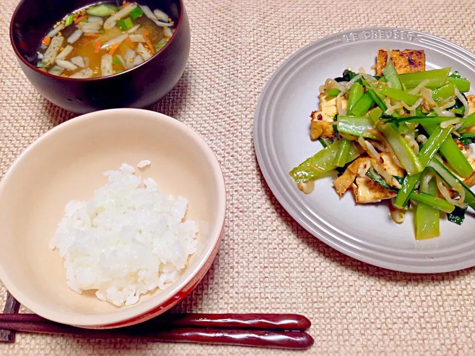 厚揚げと小松菜のXO醤炒め 味噌汁|にゃろめさん