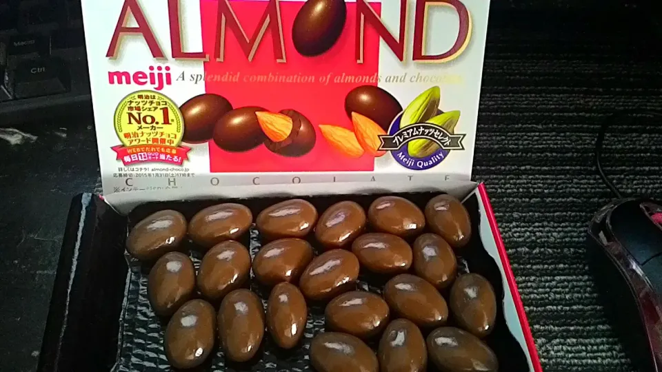 Snapdishの料理写真:Almond #Chocolate|Foodies Goodiesさん