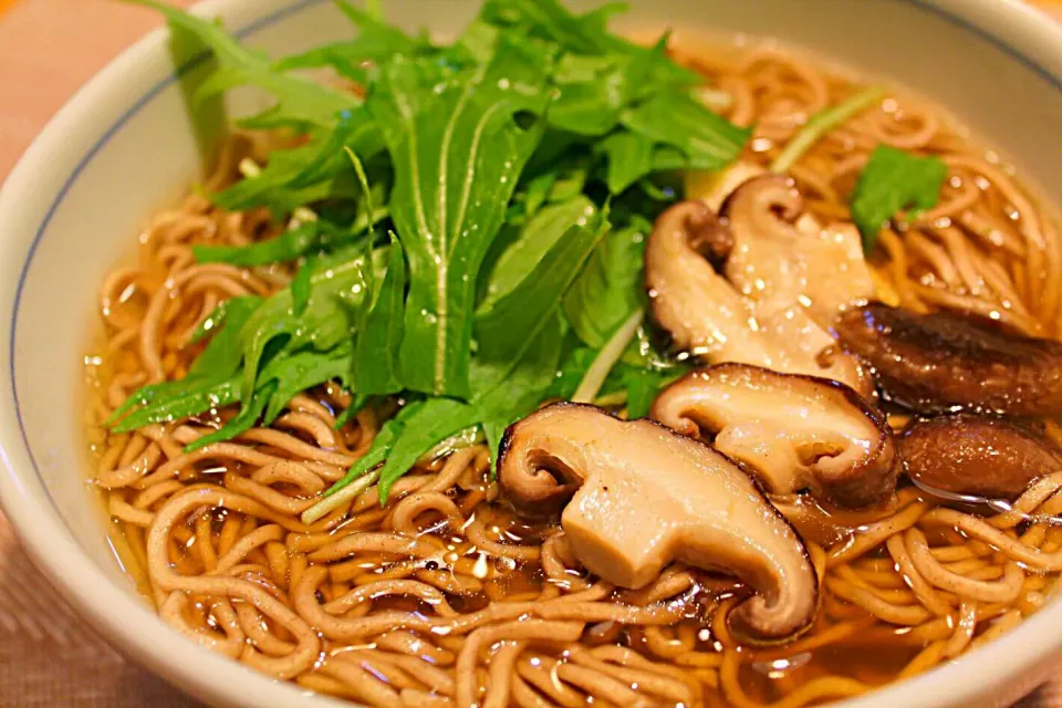 Snapdishの料理写真:タヌキ蕎麦ならる手抜き蕎麦じゃ～!!(*｀Д´*)9|ちびめがさん