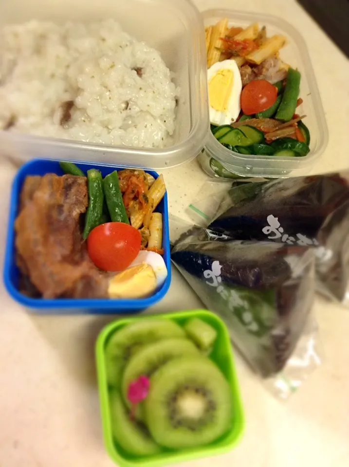 Today's lunch box. 七草用にお粥たくさん炊いたから、お弁当にも♪ あ おにぎりは普通にゴハンですw|hoppycowさん