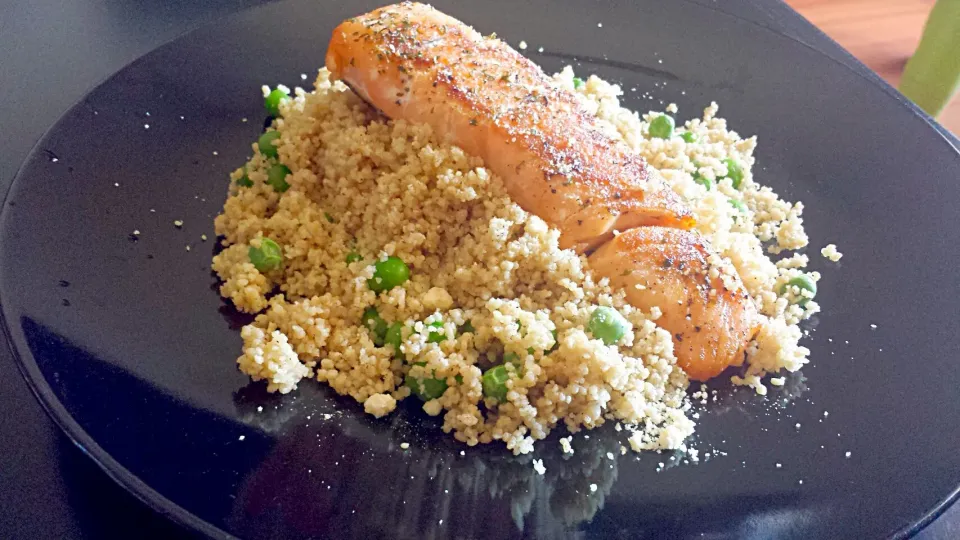 #lunch #eatwell #salmon with  #couscous #peas and #parmesan|Kookai Santos-Verzosaさん