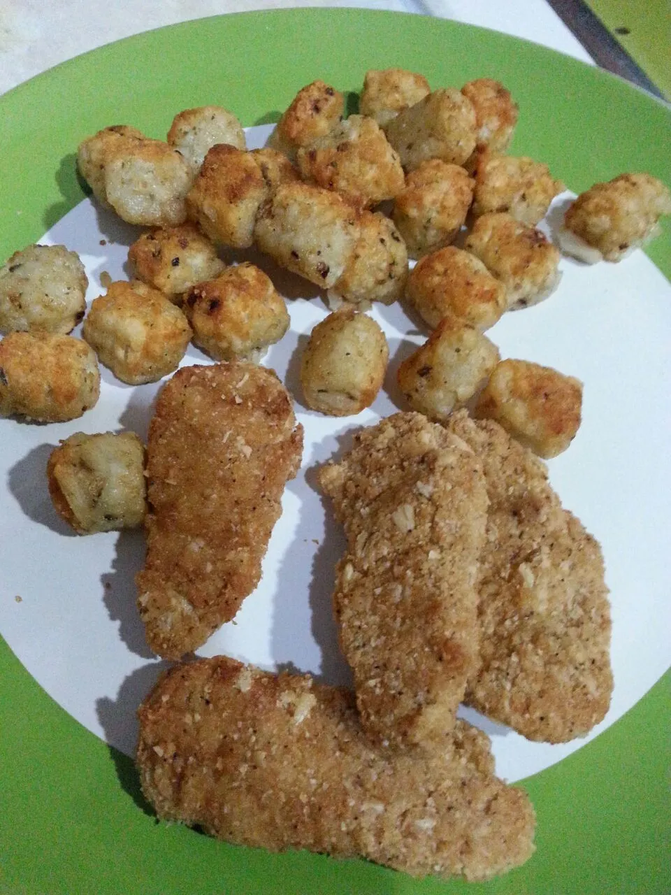 alexia garlic and black pepper tots with gardein chix tenders.|Polly Gelfusoさん