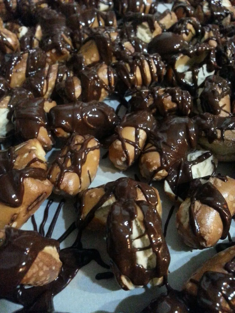 Snapdishの料理写真:pretzels drizzled with vegan enjoy life semi sweet chocolate! !!|Polly Gelfusoさん