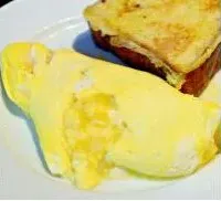 Snapdishの料理写真:Egg Omelet and French Toast|Mykさん