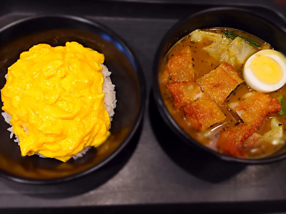 Chicken soup curry with scrambled egg|チェリーリンさん