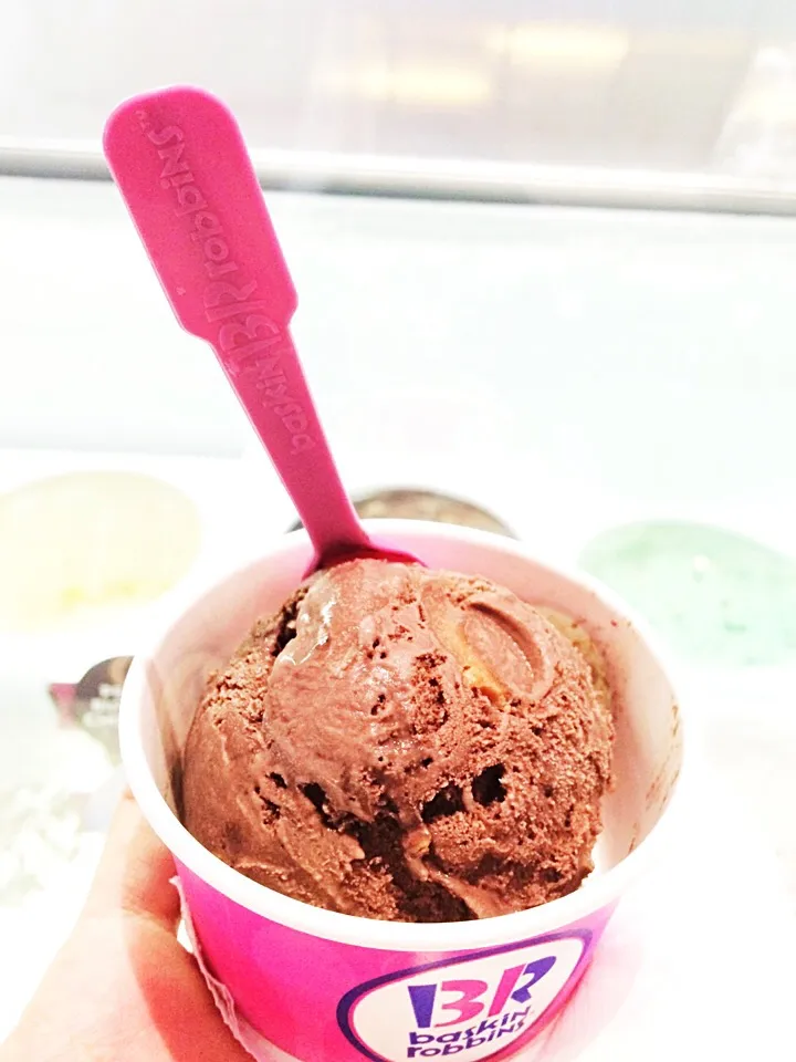 Snapdishの料理写真:chocolate peanut butter ice cream 😋|nynyさん