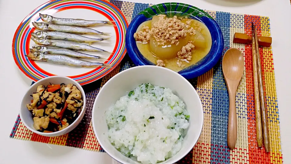 今日の夕食 子持ちししゃも、大根のそぼろ煮、豆腐とひじきの煮物、七草粥|pinknari🐰🌈さん