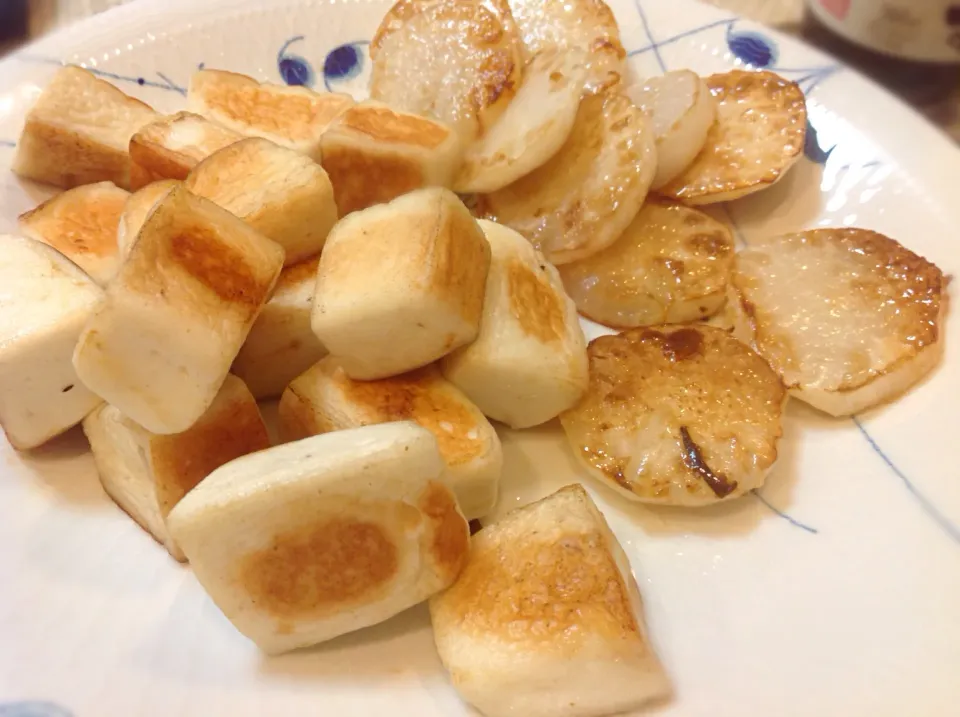 はんぺんバター＆カブのオイル焼き😋|アライさんさん