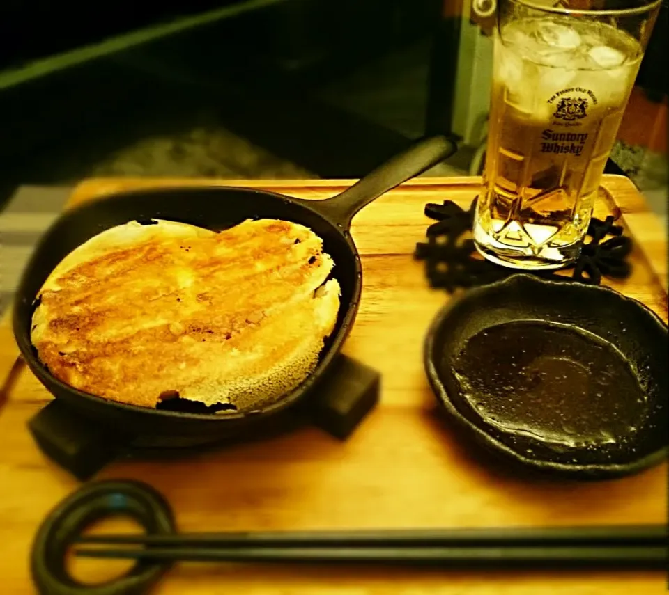 Snapdishの料理写真:今夜は、パリパリ羽根つき餃子にハイボールで (=ﾟωﾟ)ﾉC□☆□Dヽ(ﾟωﾟ=)カンパーイ!|yokoさん