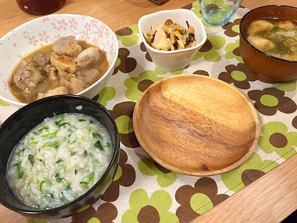 Snapdishの料理写真:七草粥と、キャベツと鶏胸肉の塩昆布炒め煮|かなさん