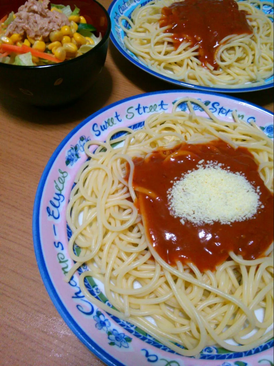 Snapdishの料理写真:ミートスパゲッティとサラダ|かにゃさん