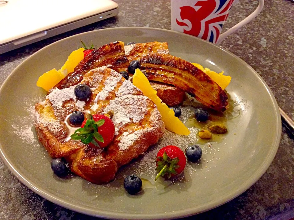 Brioche French toast with fresh fruits and maple syrup|Becca Yapさん