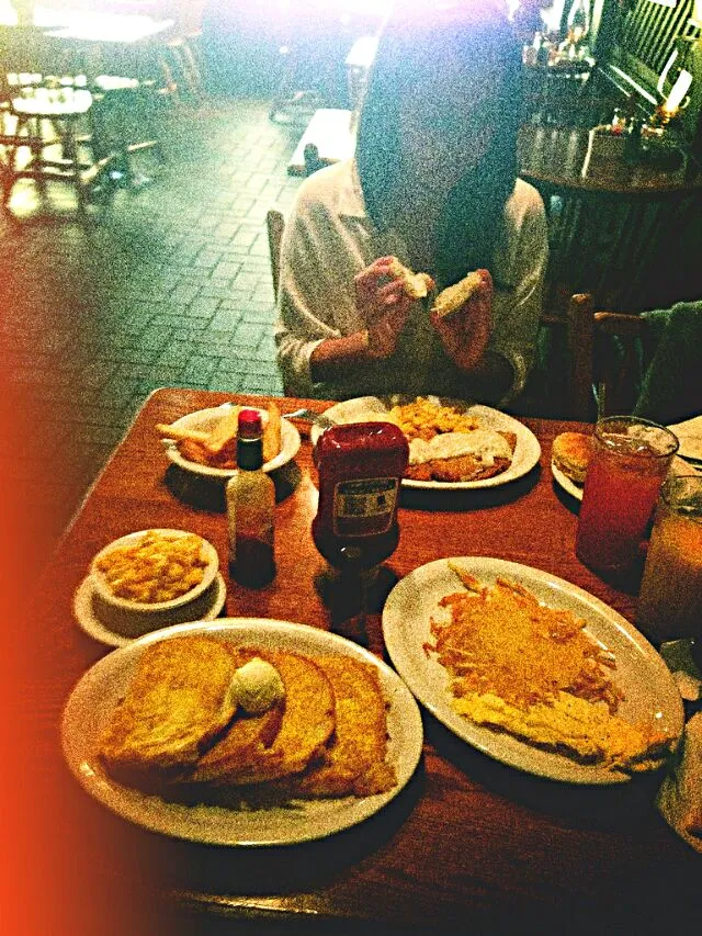 Snapdishの料理写真:Good Morning 🌝 #Breakfast/Brunch with My Bestie at Johnny B's Diner Big Breakfast #Main dish #Beignet / Pancake  #Side dish #Eggs Hashbrown Potatoes 😋 💯 😋|Alisha GodsglamGirl Matthewsさん