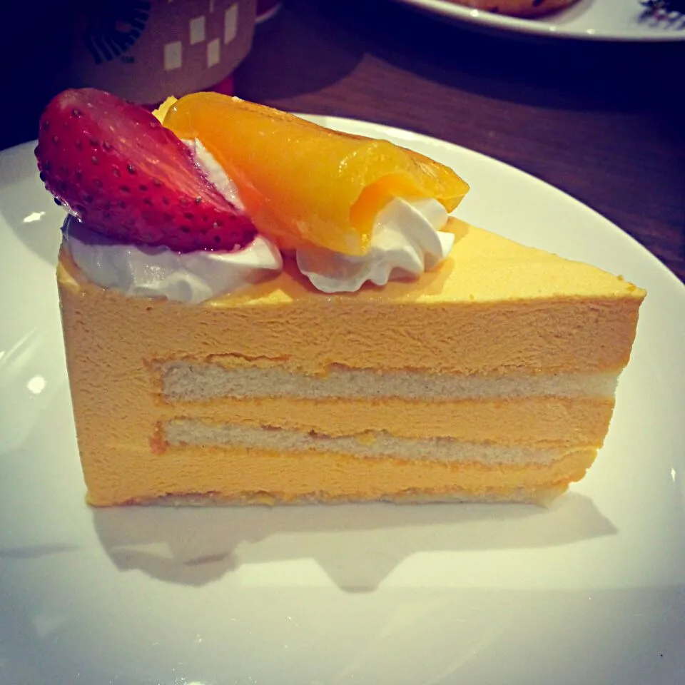 mango mouse cake #Starbucks|iza del carmenさん