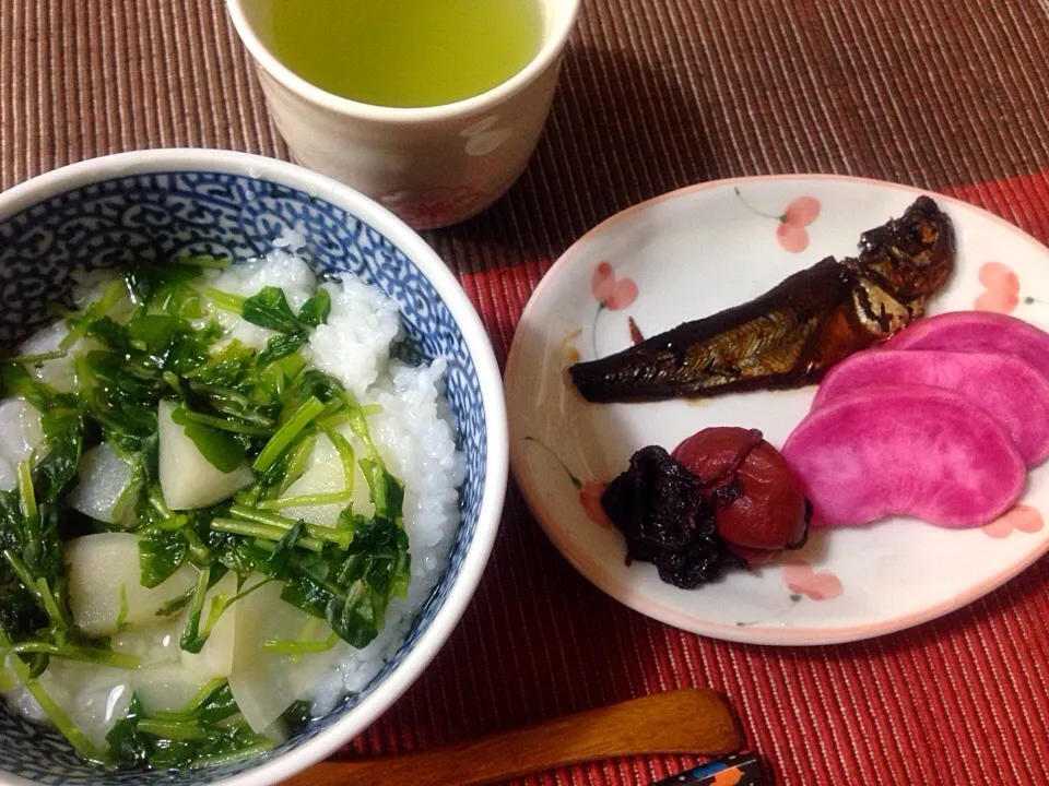 朝ごはんは、七草粥と山形はたはた、赤かぶ漬け、友達自家製梅干し🙏|machikoさん