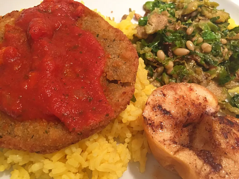 Eggplant over saffron rice with garlic tomato sauce; baked apple; shaved Brussels sprouts with pinenuts sautéed in garlic olive oil.|Dara Braddockさん