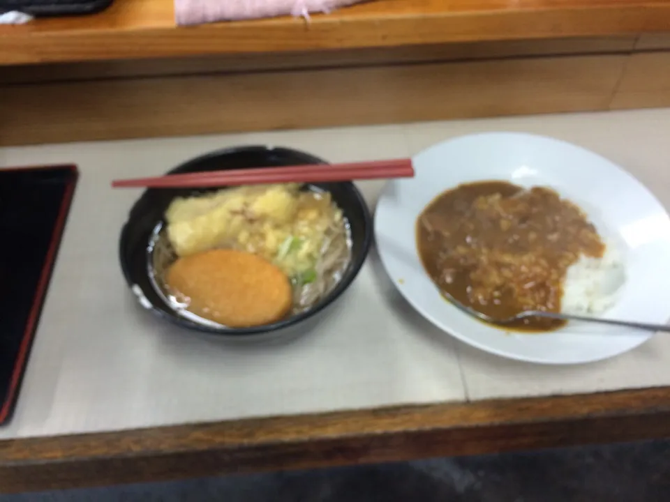 Snapdishの料理写真:蕎麦、カレーセット 竹輪とコロッケ入れ|Hajime Sakaiさん