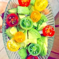 Snapdishの料理写真:Avocado/cherry heirloom tomato salad|Katherineさん