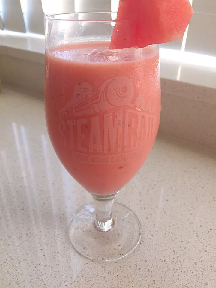 Watermelon and mint smoothie|charmaineさん