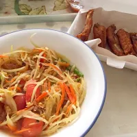 Somtum (Thai papaya salad) with Fried Chickens|ennuiさん