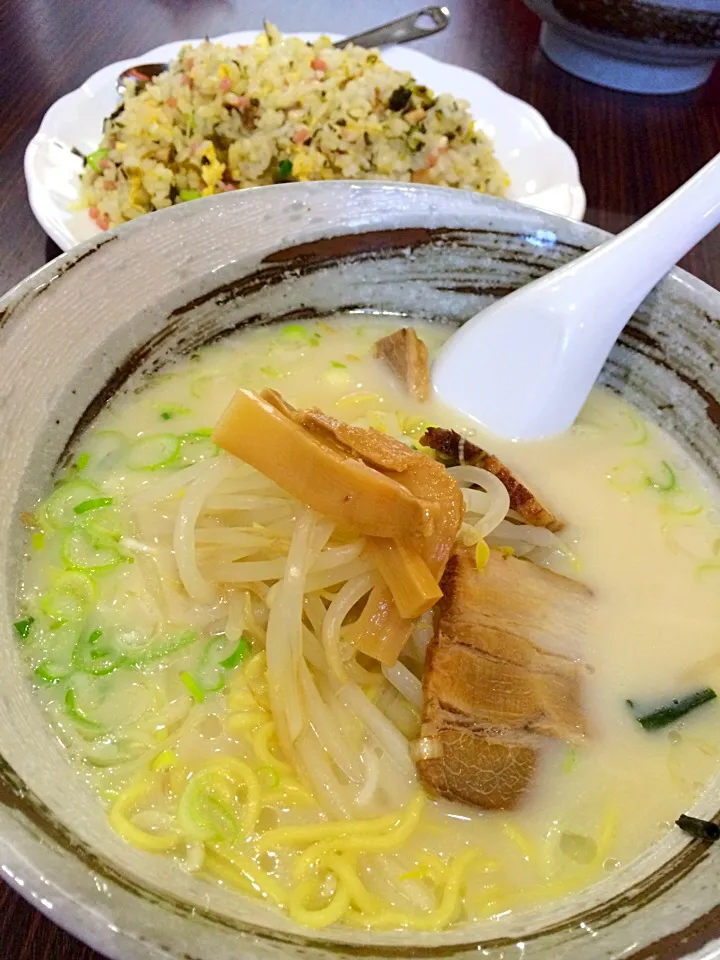 豚骨ラーメン＆高菜炒飯|もにもにかさん