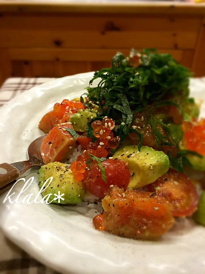 アボトマサーモン丼~🍅いくらのっけ|くららさん