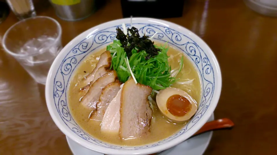 青桐 鶏骨醤油ラーメン大盛りチャーシュー3枚増し|ミナミ ヒロヤさん