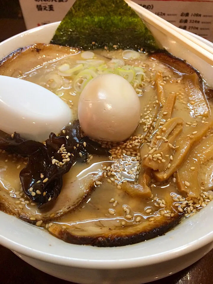 濃厚豚骨白湯とろこくチャーシュー麺|wildcat山猫さん