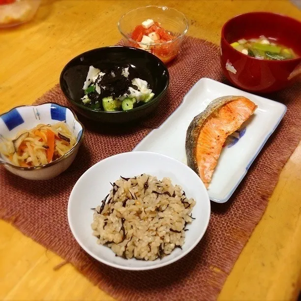 Snapdishの料理写真:ひじきご飯  切干し大根
焼き鮭  胡瓜と長芋の山葵和え
カプレーゼ   豆腐と大根の味噌汁|serinさん