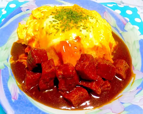 Snapdishの料理写真:ビーフシチュー オムライス- Beef  stew Omurice😋✨|Liezlさん